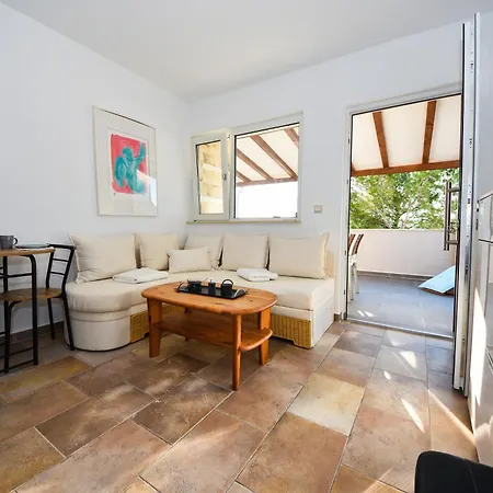 Seaside Serenity - Happy Apartment